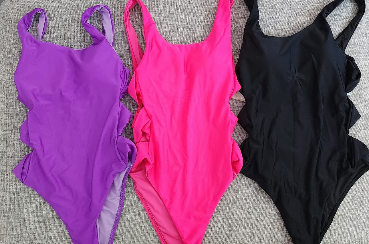 Solid Color Swimsuit Crossed At The Sides