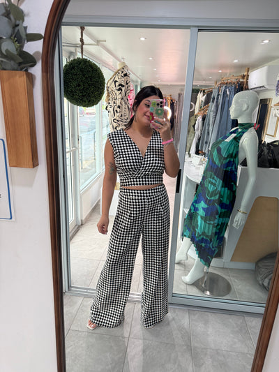 Valentine Black & White Square Set (Medium)