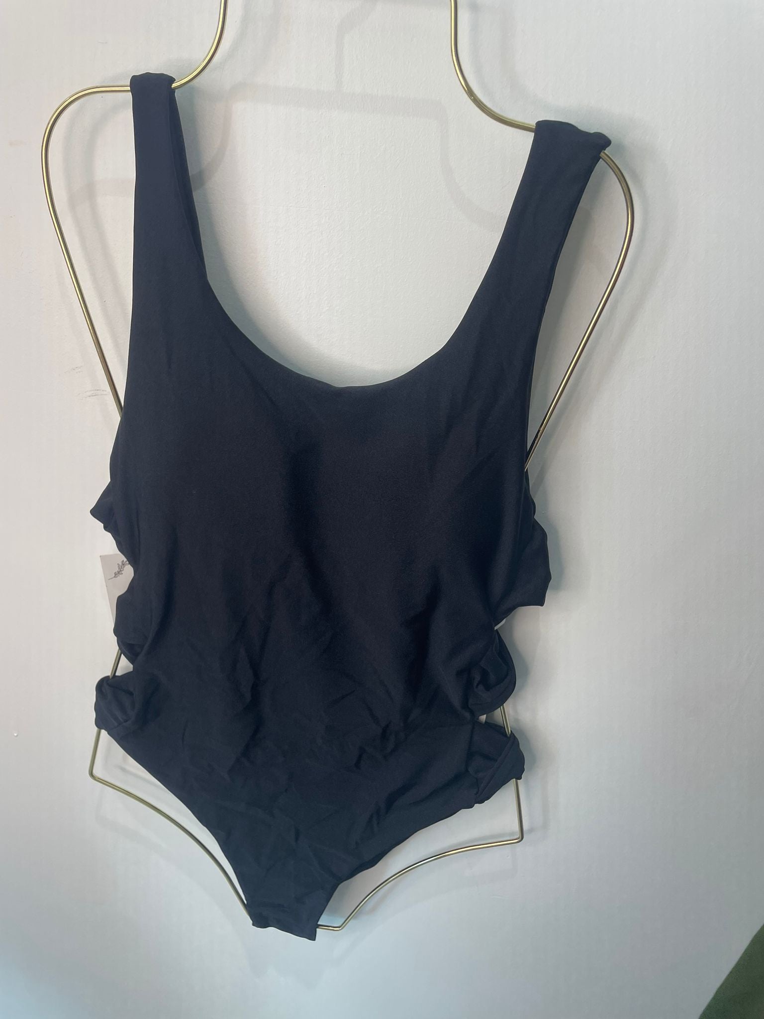 Solid Color Swimsuit Crossed At The Sides