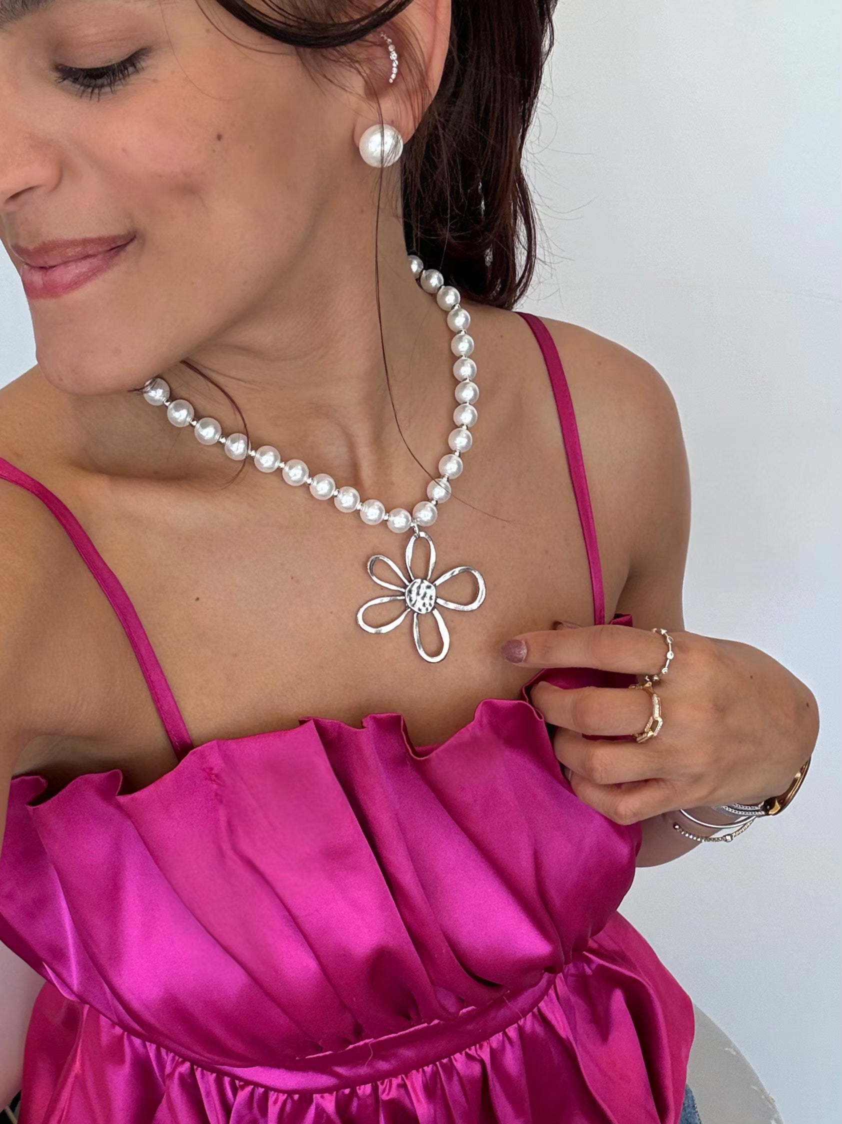 Silver Flower & Pearls Necklace