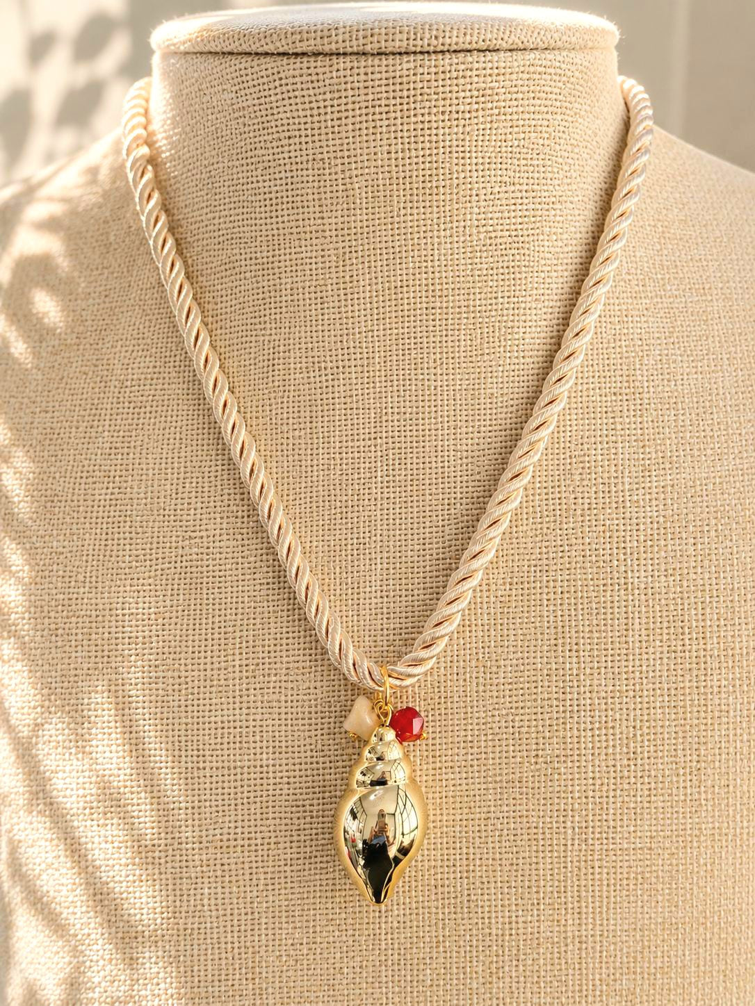 Snail Beige Necklace