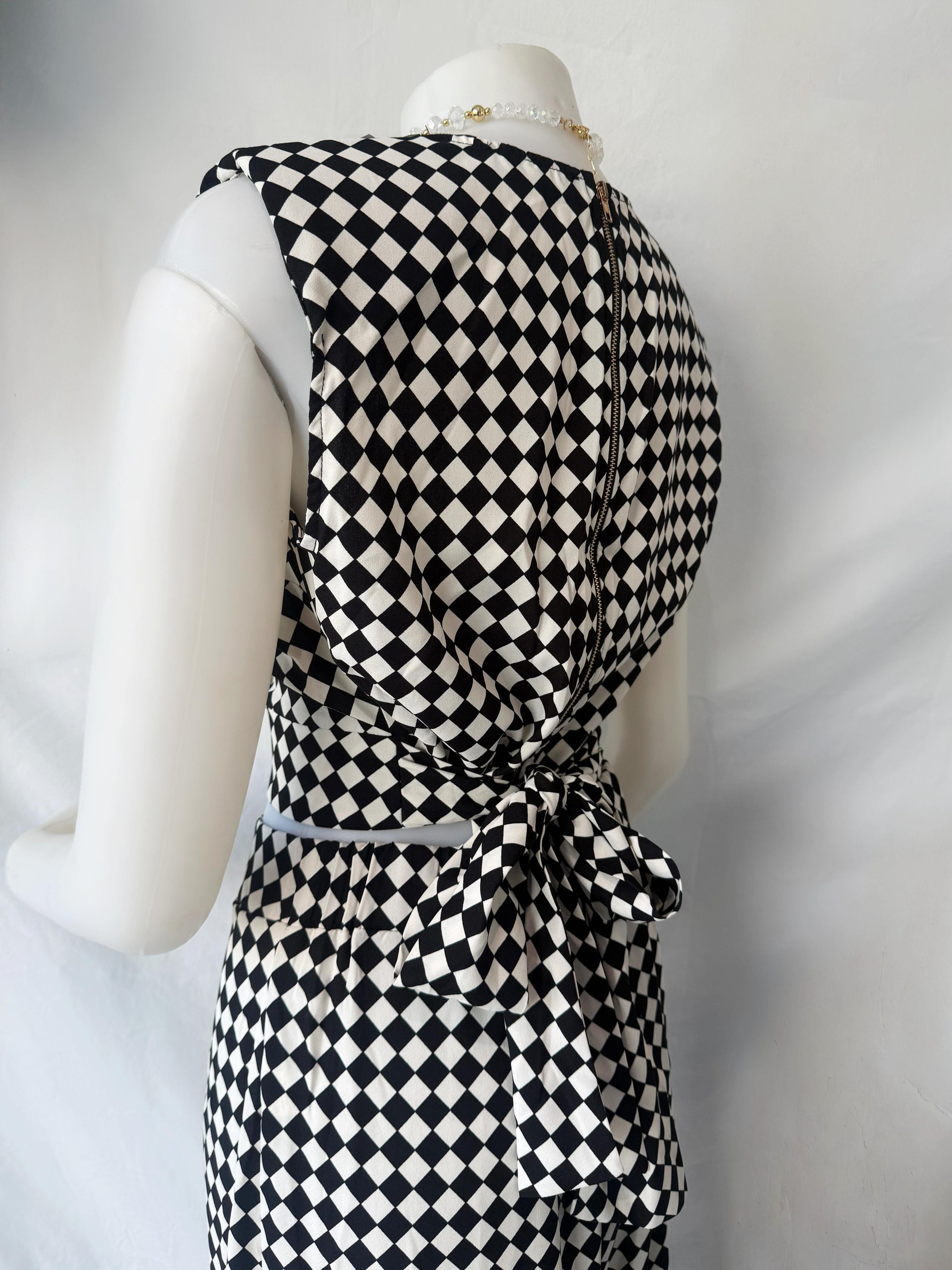 Valentine Black & White Square Set (Medium)