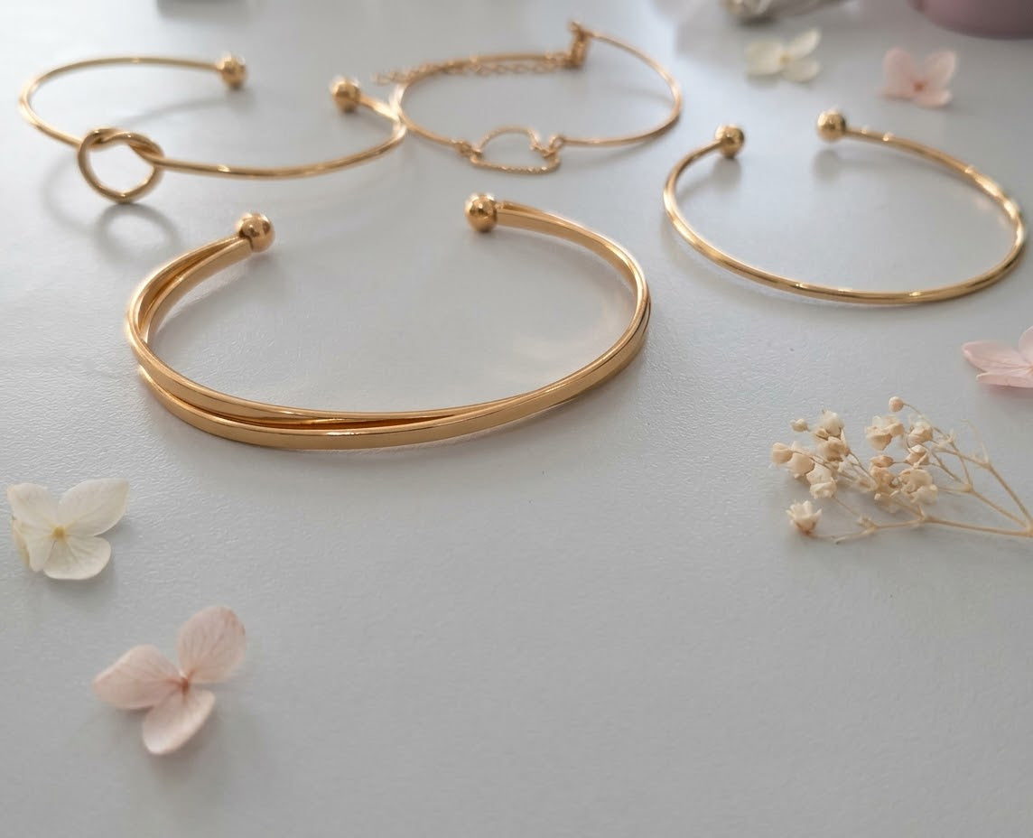 Minimal Gold Bangles Set